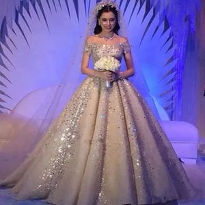 TOUNNINGBRIDE 2024 Luxury Saudi Arabiska bröllopsklänningar Dubai av axel Champagne Crystal Pärled Bridal klänningar skräddarsydd bröllopsklänning