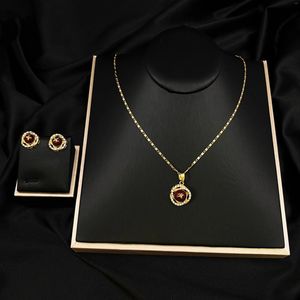 Collana orecchini set MANDI pietra rossa naturale in due pezzi placcato oro 18 carati gioielli intarsiati con strass non sbiaditi per le donne