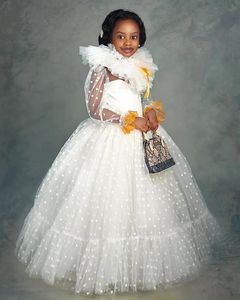 12M Baby White Biltism Dress Girl Girl Sleeve Birthday Princess Tutu Flowe! فستان حفل زفاف فتاة أول قطعة قماش بالتواصل مع التفاف