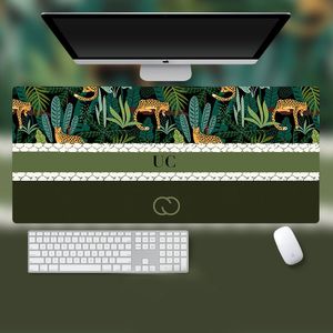 Moda büyük fare ped kişiselleştirilmiş desenler klasik harf baskı fareleri fareler bayanlar pürüzsüz zarif fare ped tasarımcısı su geçirmez klavye pedleri