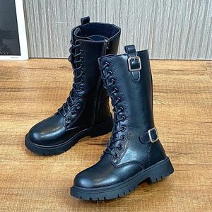 Buty 2024 Dziewczyny Winter High Tube Pasek Zamożna Dziecko ciepłe dzieci śnieg jesień mody z mikrofibry skórzane buty bez hałgaczki