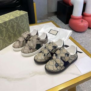 Mode barn skor ny äkta läder barn casual sneakers skola löpskor för pojke flickor vit tennis