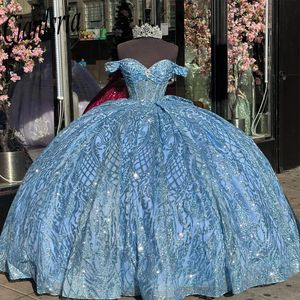 Ljusblå glitter kristall sequined boll klänning quinceanera klänning från axel illusion bow korsett söta vestidos de xv anos