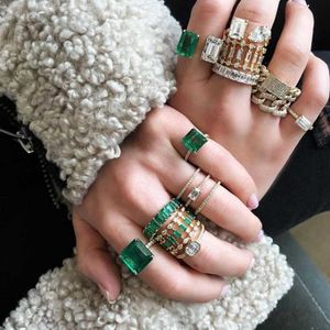 Pierścienie zespołowe Uilz luksusowe sześcienne cyrkonia damskie pierścionek ślubny moda kreatywny projekt zielony kryształ francuska biżuteria ślubna J240226