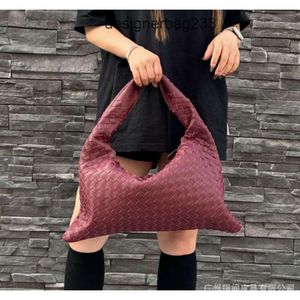 Handgelenkkapazität Neue große Hop Woven Single Totes weiche Designer-Tasche Vbottega handgehaltene Damen-Ledergeldbörse Taschen Spitze Schulter große Unterarmhandtaschen QFPL