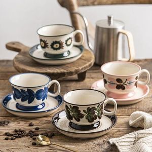 Fincan tabakları ortaçağ tarzı el boyalı seramik kahve ve mikrodalga bulaşık makinesi güvenli vintage çay bardağı set sofra takımı benzersiz hediyeler