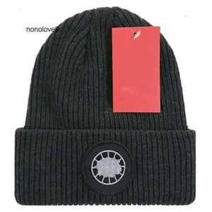 2024 Yeni Tasarımcı Kış Şapkası Örme Beanie Erkekler ve UNISEX CAP Sıcak Yüz Kadın Şapkaları İçin Soğuk Kapak Alın Termal Siyah Gri Bonnet Homme Moda Sokak Şapkası