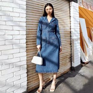 Abiti casual 2024 Abito con risvolto a maniche lunghe blu denim con cintura in vita da donna della prima primavera