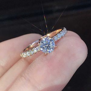 Band Rings Huitan Classic 4-Claw Design Circular Zirconia Womens Wedding Engagement Ring 3 Färger Tillgängliga Low Key Bride Jewelry Hot Selling J240226