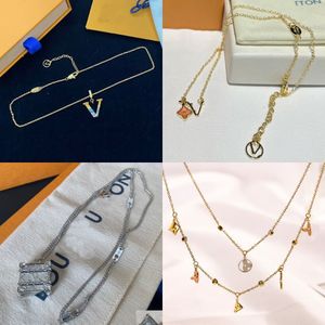 Never Fade Designers Necklaces Pendant Necklace Luxury Clover Love Diamond Copper Fashion Brand Women Crystal Necklaces Wedding Pa331q