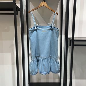 Designerklänning 24 tidigt på våren kvinnors båge hängande kjol med ruffle kant denim korta kjol korta ärmar