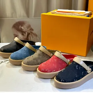 Luxury Cosy Comfort Clog Slipper Designers Panama Easy Mule Sandal Men Women Flat Sandals Leather Mules Adjustable Strap Slides Baotou slippers