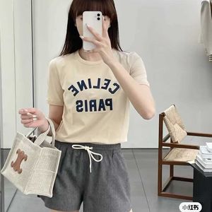 이른 봄 새로운 짧은 Tshirt 세련된 패치 자수 편지 낮은 키 럭셔리