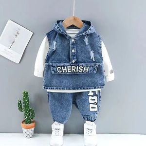 2024 Neues Set für Jungen und Kinder, Jeans, Tank-Top, T-Shirt, Jeans, 3-teiliges Set, 3-8-teiliges Set, Kinderbekleidungsset 240225