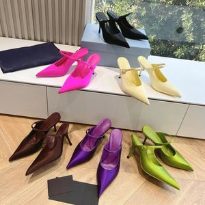 Silk Satin Pointed Toe Slippers Mules Strap Style 90 MM Stiletto Heel Sandaler Läder Yttersula Pumpar Kvinnors lyxdesigners Evening Shoes 35-42 med låda