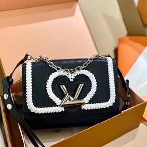 Designer shoulder bag Popular bags leather small square Designers bag Metal long chain V shaped buckle Simple fashion very g262A