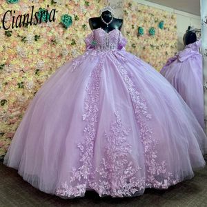 Lila illusion pärla kristall båge quinceanera klänningar boll klänning från axeln applikation spets söt 15 vestidos de xv anos