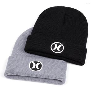 Basker mode stickning mössor för män logotyp broderi design beanie hattar kvinnor pullover hög cap y2k utomhus varm hip hop bonnet