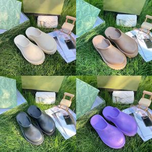 Lyxiga tofflor designer glider sandaler sommar flip flops män kvinnor plattform perforerad sandal gjord av transparenta metervaror sexiga soliga strandkantar storlek 35-43