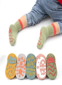 Children039s SOCKS Katı Çizgili Yaz Bahar Boy Meyve Anti Slip Born Baby Pamuklu Erken Eğitim Bebek Sox Kızlar için