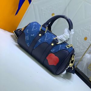 Designerskie męskie torba Keepall Nigo na ramionach torba na płótnie skórzana torebka Wysokiej jakości designerskie torebki Kobiety Messenger Boston Bag 2 kolory czerwony miłość znak M81011