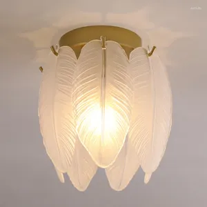 Taklampor Creative Feather-Shaped Lamp Frosted Glass Lampskärm efter modern bladmonterat ljus för ingångsbalkonggång