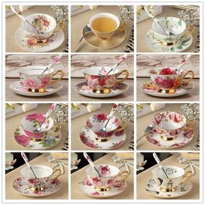 Tazze Piattini Fiori Pittura Tazze da caffè Tazza da tè in ceramica e piattino Set di cucchiai Tazza in porcellana avanzata per regali