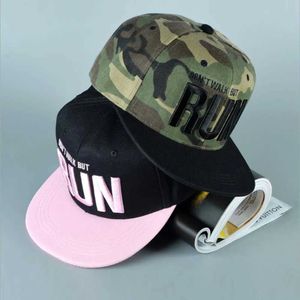 Cappellini con sfera 2017 Nuova lettera da corsa Istantanee Cappello da baseball Camo Cappello Hip Hop Uomo Street Dance Moda Aba Reta Rosa J240226