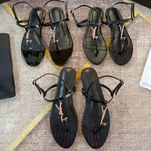 Cassandra patentläder platt sandaler med guldbokstäver logotyp 2024 Summer thong Sandal flip-flops gummisula med webbband kvinnor tofflor stor storlek 43