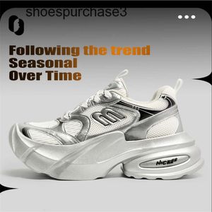 Designer Balencigs Mode Freizeitschuhe Rollschuhe Silber Dicke Papa Schuhe mit kleinen Füßen Display 2024 Frühling Höhenerhöhung Vielseitig Atmungsaktiv Sport S HWFE