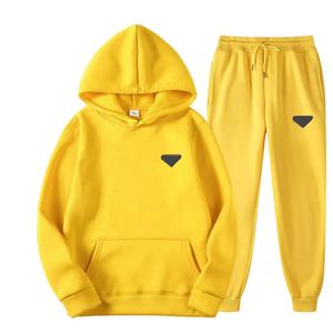 Designer herrkläder kvinnliga träningsdräkter Två stycken sätter kvinnliga hoodie jackor byxor med brev sida för lady slim jumpers woman tracksuit vår outwearslhzd