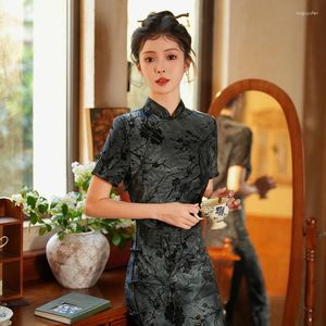 Etnisk kläder Spring Chinese Traditionell klänning för kvinnor Flower Velvet Long Old Shanghai Retro Modern Qipao Slim Cheongsam