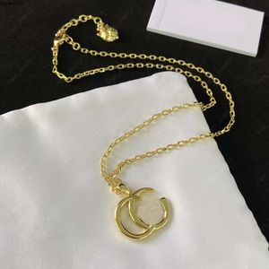 Klassisk stil guldhänge mode enkel varumärkesdesigner halsband