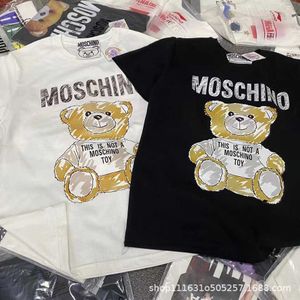 Moschino Fashion Spring i Summer Nowy okrągły pullover rodzicielka niedźwiedzia Tshirt z krótkim rękawem miłośnicy 1