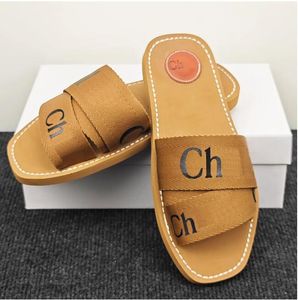 مصمم جديد للسيدات الصندل الخشبي Sluffy Slippers Mule Slippers Multi-Color Lace Canvas Slippers Summer Home Shoes Brand CHL01 Sandles C03152