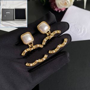 Brincos de designer banhados a ouro 18k, novas joias femininas de luxo, brincos charmosos com caixa, joias de amor, estilo clássico, brincos de pérola