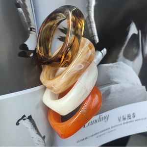 UJBOX Top Quality Squire Resin Bangle Bracelet Hands Ornament Factory Wholesale Women Jewelry Party Acrylic Resin Lucite Bangle 240223