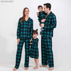 Abiti coordinati per la famiglia Plaid verde carino e accogliente Set pigiami natalizi coordinati per la famiglia Abiti carini per le vacanze per i genitori dei bambini