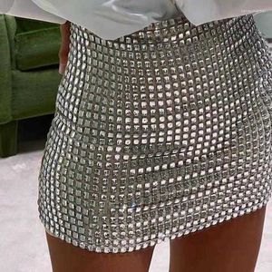 Designer Rhinestone mini kjolar för kvinnor kläder sexig split se genom ihåliga ut blanka kristalldiamanter fasta kjolar designerlw5a