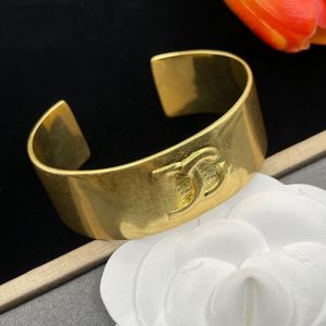 Designer Bracelet Luxury Jewelry Classic Vintage Letter Design Bracelet Allergy Free Material Opening Free Adjustable High Quality Couple