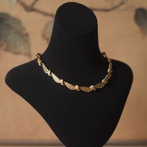 Złoto plisowane vintage naszyjnik dławik dla kobiety miedziany biżuteria colar collier monet luksusowy design