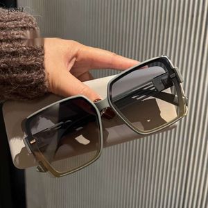 Tasarımcı Güneş Gözlükleri Kişiselleştirilmiş Çizgili Geniş Saplanmış Gözlük, Şık Yeni Kutu Dekorasyonu, İnternette Popüler ve Aynı Stilde Modaya Michelin Güneş Gözlüğü