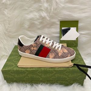 Designer Scarpe casual Bee Ace Sneakers Scarpe basse da donna Sport Tiger Ricamato Nero Bianco Strisce rosse che camminano Uomo Donna 1977 Sneakers Screener scarpe da ginnastica colorate