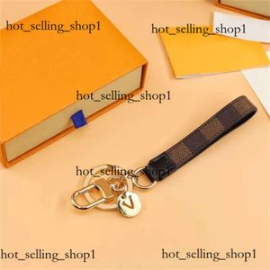 Lvse Keychains Lanyards Handmade Designer Dragonne Multicolor Key Chain Women Men Brown Leather Bag Wallet Lanyard Plated Gold Accessories Keychain 933