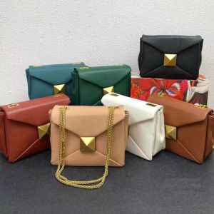 Bolsa de designer clássico moda grande bolsa feminina rebitada bolsa de ombro de luxo simples bolsa de ombro nas axilas mulheres escritório designer estilo casual moda