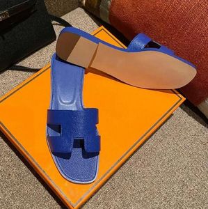 Melhor qualidade designer chinelos sandália de couro mesmo estilo para slides femininos verão outwear lazer férias slides praia chinelos 2023 primavera plana sapatos genuínos