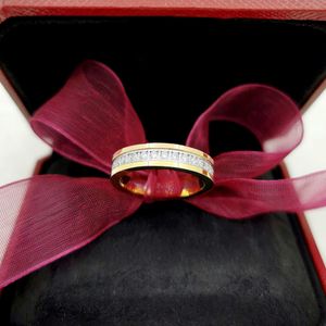 Projekt designerski Nowy Pierścień Carter Fashion Full Diamond Net Red Trzy kolor 18 -karatowy Złota Przesyłka produktu z logo