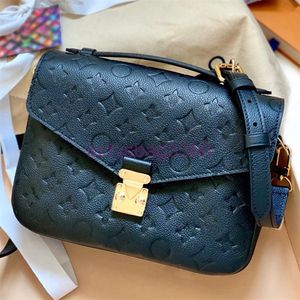 Pochette da donna metiss Borse a tracolla in pelle goffrata Patta di lusso Borsa a tracolla con pochette firmata DHgate Fiore da uomo Totes Borsa da viaggio Borsa a tracolla