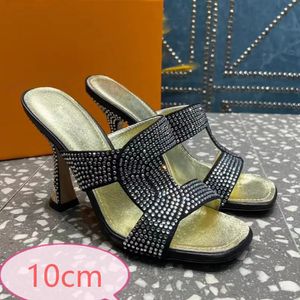 Strass Decoração Hoof Heels Chinelos Mulas Camurça Interligada Slip-On Open Toe para Mulheres Sandálias Designers de Luxo Calçados de Fábrica de Salto Alto