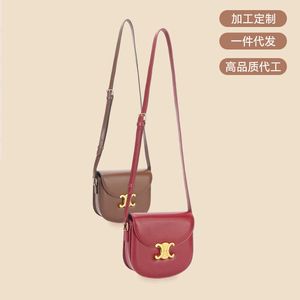 Triomphes Woman Handbag Bag Bag Crossbody Bags Triumphal Arch Saddle Bag Tofu 2024 Autumn Leather New One One Small Manived